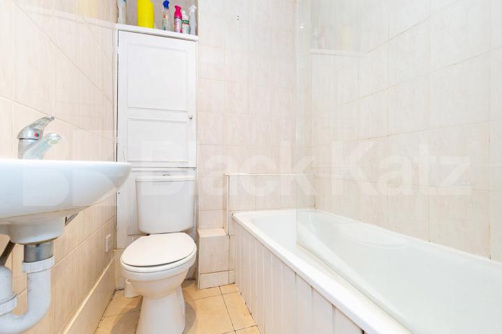 Located a stone throw from old Street station and close the trendy shoreditch City Road, Old Street - Shoreditch